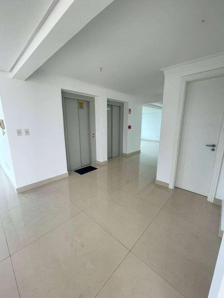 Apartamento à venda com 4 quartos, 217m² - Foto 12