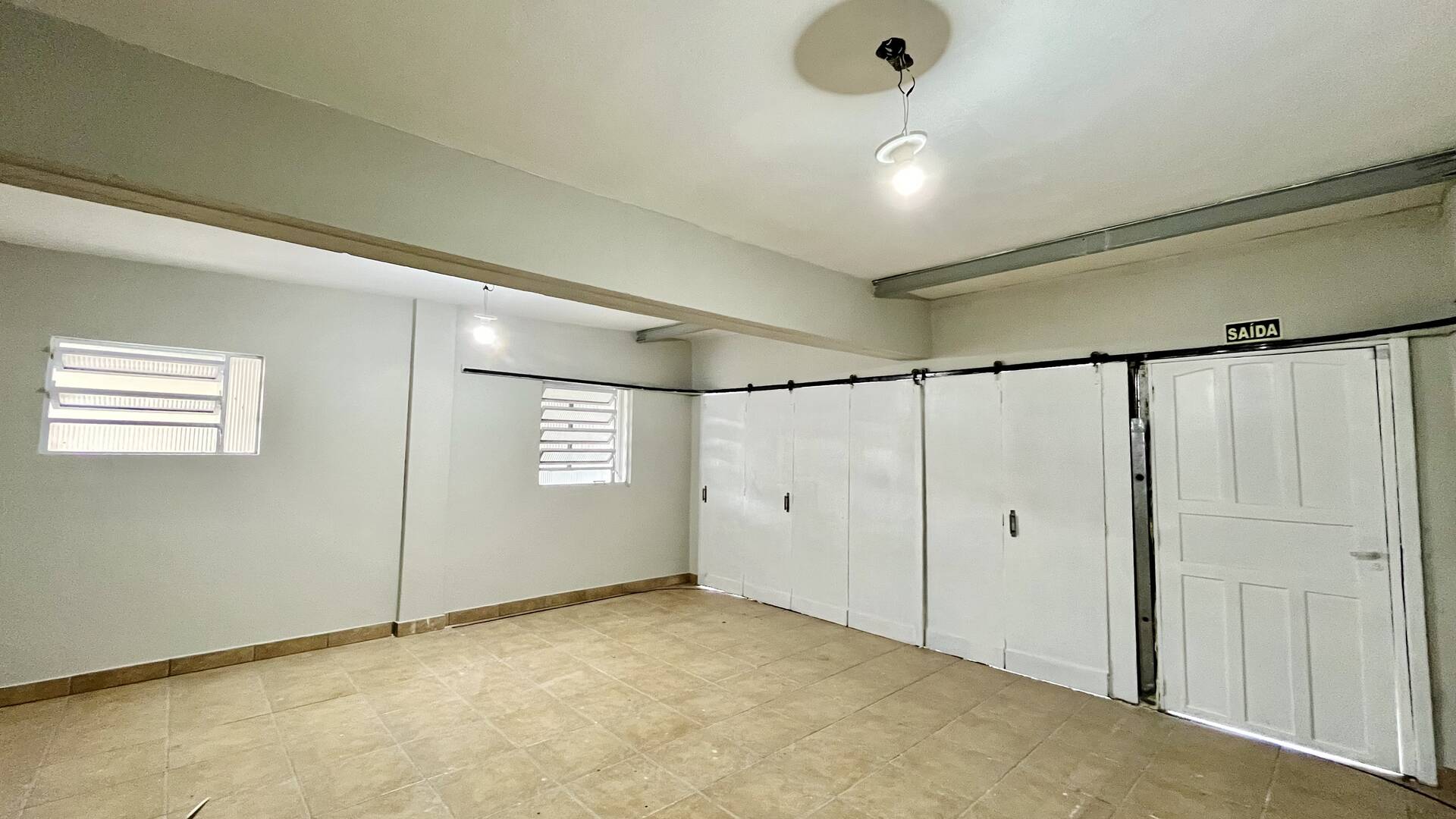 Casa à venda e aluguel com 6 quartos, 350m² - Foto 9